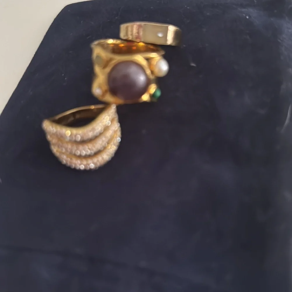 Three lovely rings - Picture 2 of 3